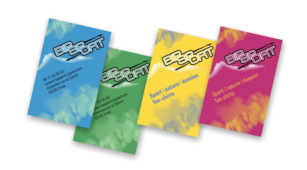 Cartes de visite de différentes couleurs pour un commerce de vêtements par Sylvie Brossois graphiste professionnelle de la communication visuelle et du social media management