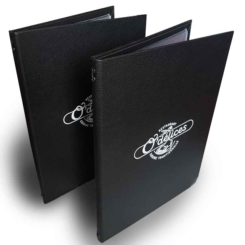 Création du logo et des menus d'un restaurant avec porte-menus en marquage personnalisé. Par Sylvie Brossois, graphiste.