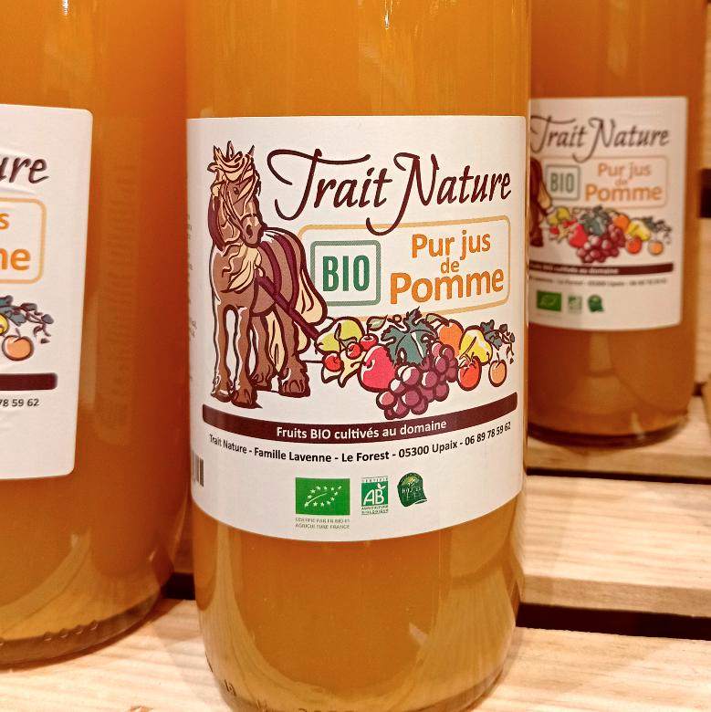 Création d'étiquettes adhésives pour des bouteilles de jus de pomme bio par Sylvie Brossois graphiste (Gap, Hautes-Alpes en région PACA)