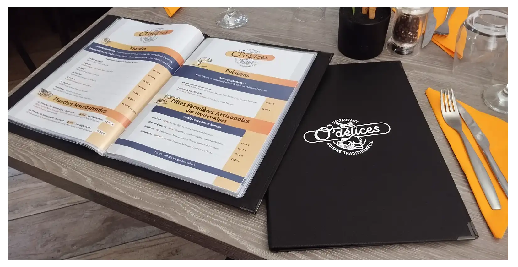 Porte-menus d'un restaurant traditionnel à Guillestre avec création des menus