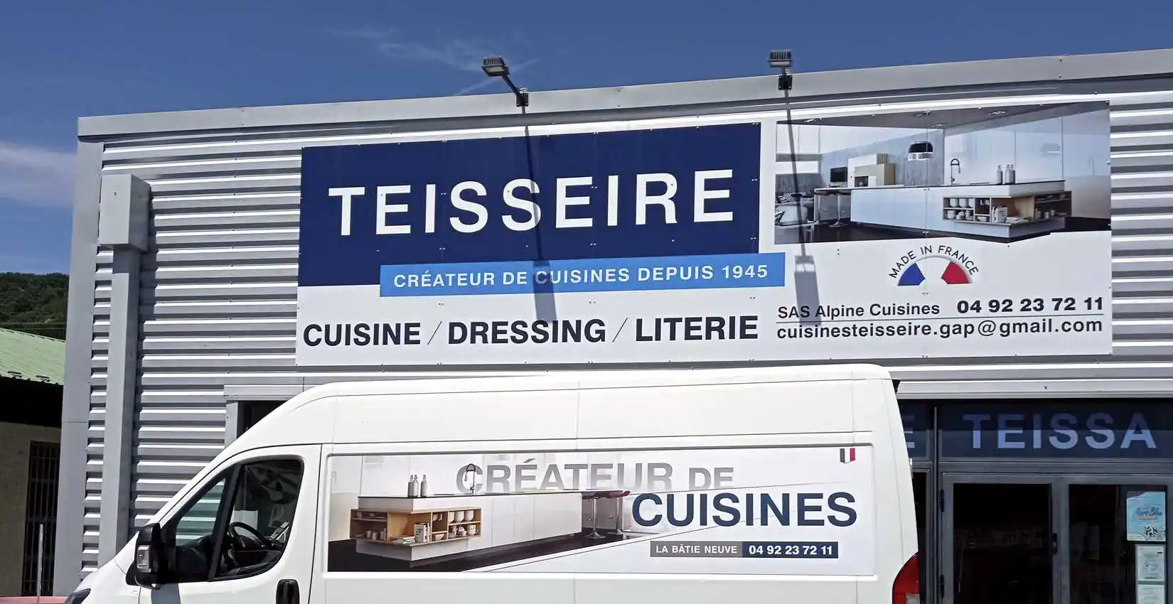 Création d'un grand panneau d'enseigne de magasin